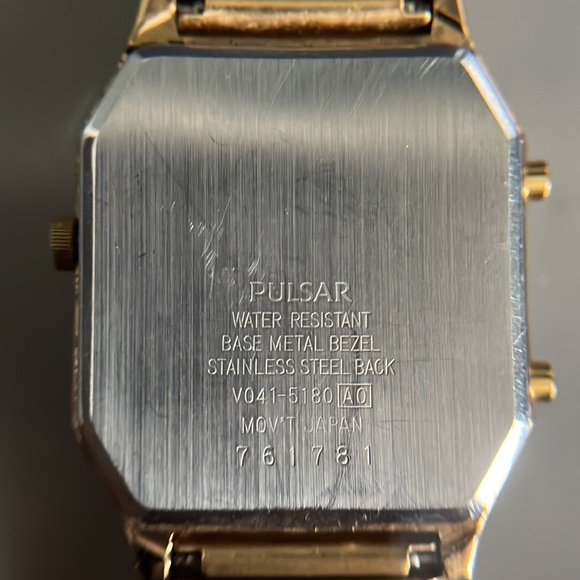 Vintage Men's Pulsar Gold Tone Watch - Picture 4 of 15